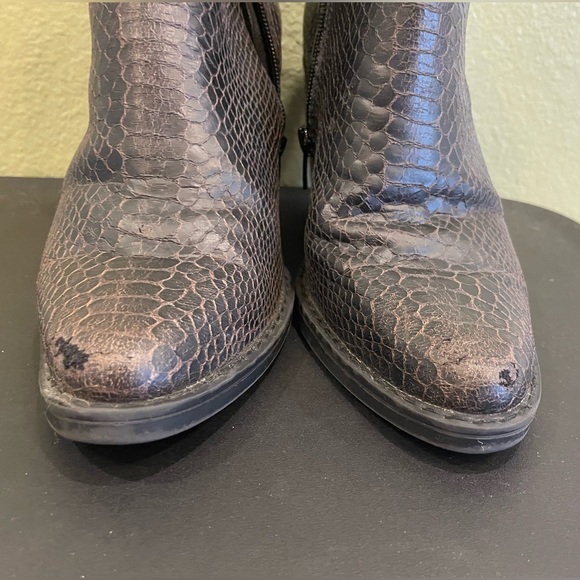 New Buckle Very G Animal Print Snakeskin Scale Ombre Stacked Heel Ankle Boots 6 - Picture 10 of 16